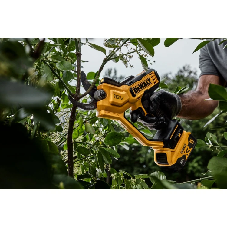 Akumulatorowy-sekator-ogrodniczy-18V-Li-Ion-serii-XR-DeWalt-DCMPP568N-XJ-52907.jpg