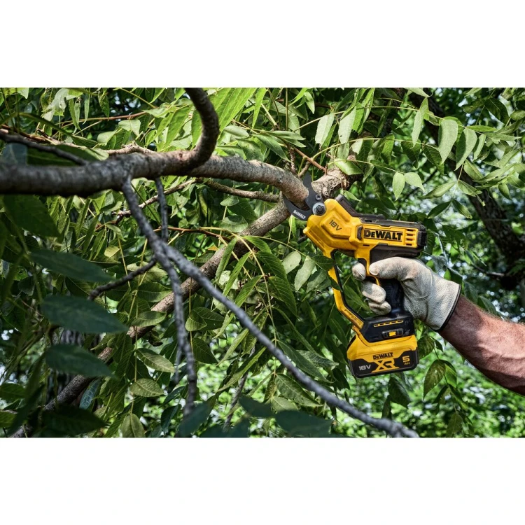 Akumulatorowy-sekator-ogrodniczy-18V-Li-Ion-serii-XR-DeWalt-DCMPP568N-XJ-52905.jpg