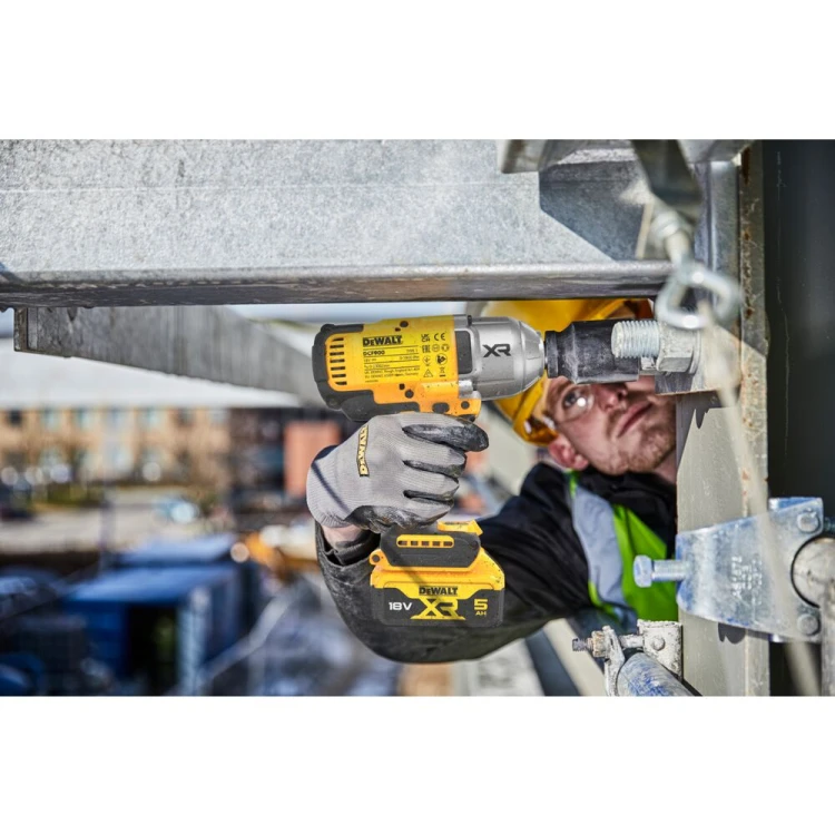 akumulatorowy-klucz-udarowy-1-2-1350Nm-18V-Li-lon-2x5-0Ah-DeWalt-DCF900P2T-QW-53069.jpg