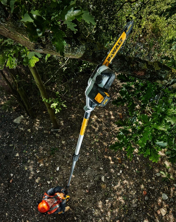 Pilarka-lancuch-na-wysiegniku-18V-DeWalt-DCMPS567N-Waga-urzadzenia-4-4-kg.jpg