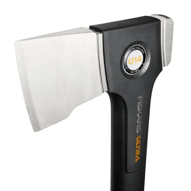 siekiera-uniwersalna-do-drewna-mala-lekka-ostra-fiskars-ultr (4).webp