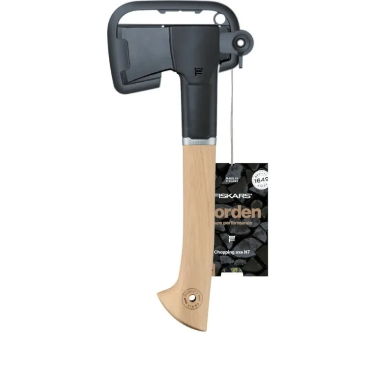 siekiera-ciesielska-fiskars-norden-n7-1051142.webp