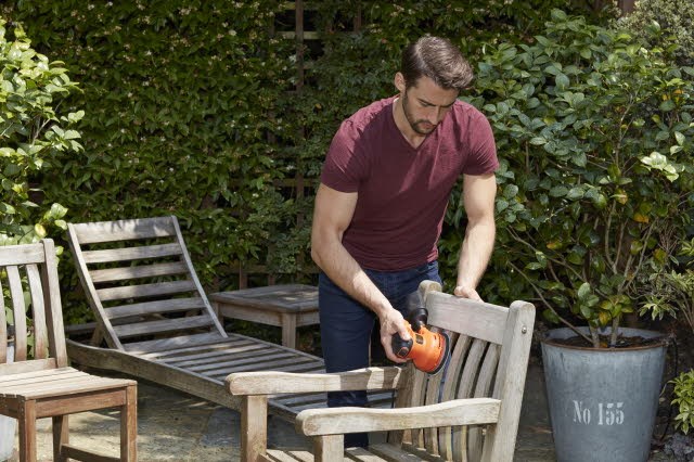 szlifierka-mimosrodowa-125mm-230W-Black-Decker-BEW210-QS-45049.jpg