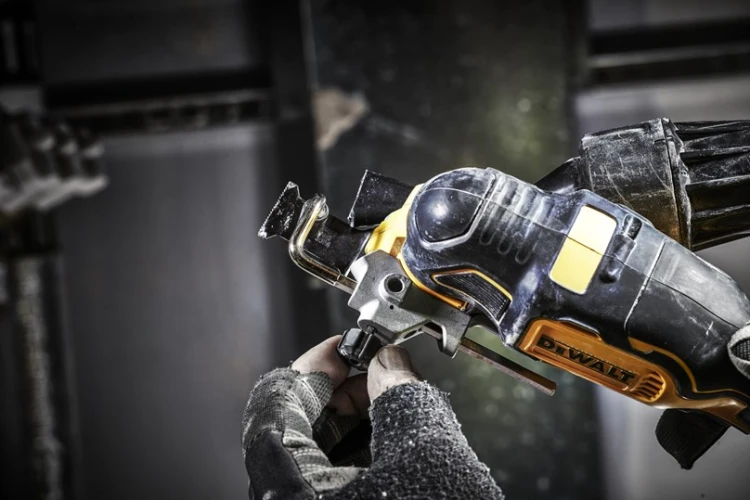 akumulatorowe-narzedzie-wielofunkcyjne-18V-Li-Ion-29-akcesorii-DeWalt-DCS356N-XJ-46995.jpeg