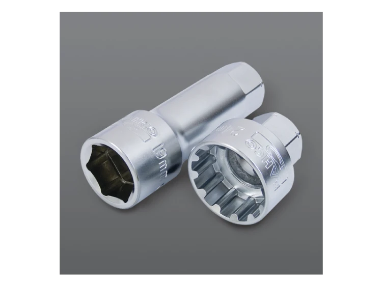 Zestaw-nasadek-SPLINE-6-katnych-i-E-Torx-z-grzechotka-na-6-kat-3-4-bitami-imbus-i-Torx-z-otworem-1-4-i-5-16-53-szt-BAHCO-S530T-44856.png