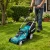 Makita ELM4120 podczas koszenia przydomowego trawnika