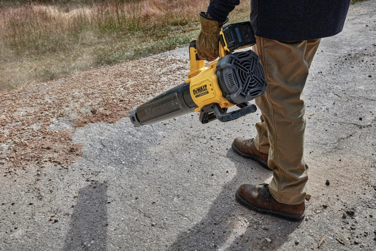 akumulatorowa-dmuchawa-osiowa-XR-18-V-DeWalt-DCMBL562N-XJ-23389.jpg