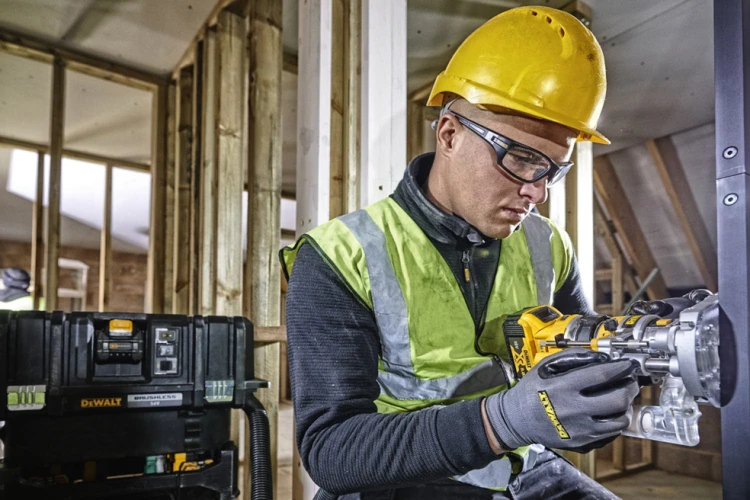 akumulatorowa-frezarka-18V-Li-Ion-DeWalt-DCW604N-30902.png