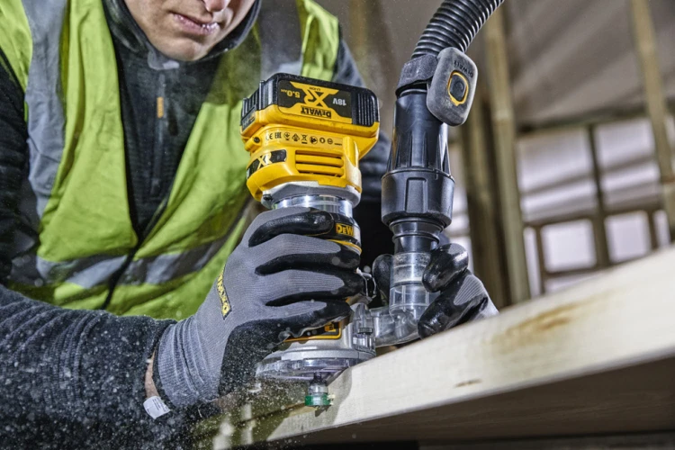 akumulatorowa-frezarka-18V-Li-Ion-DeWalt-DCW604N-30901.png
