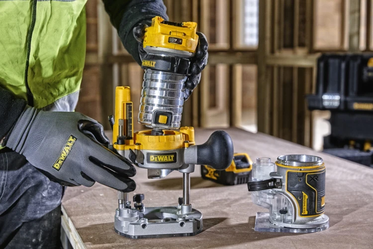 akumulatorowa-frezarka-18V-Li-Ion-DeWalt-DCW604N-30900.png