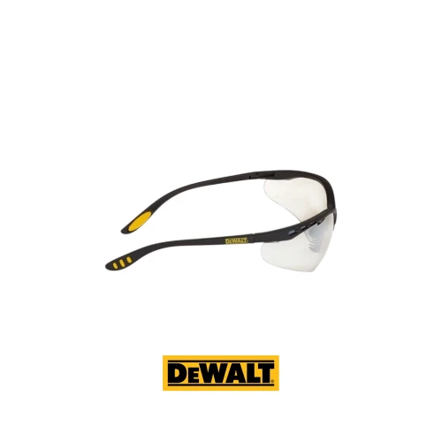 DeWALT DPG58-9D Reinforcer In_Outdoor okulary ochronne BHP z lekko przyciemnianymi soczewkami i czarno-żółtymi zausznikami.-Photoroom.webp