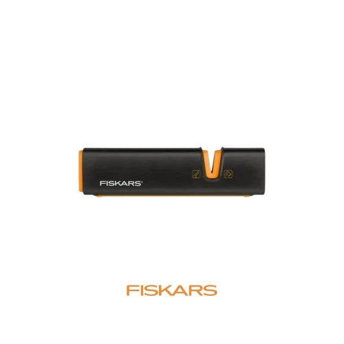 Fiskars Xsharp 120740 1000601 ceramiczna ostrzałka do siekier i noży 2 w 1 w czarno-pomarańczowej obudowie.-Photoroom.webp