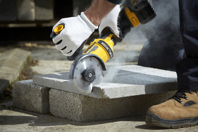 tarcza-diamentowa-segmentowa-do-szybkiego-ciecia-do-szlifierek-katowych-125-1-8-7-5mm-DeWalt-DT3711-31827.png